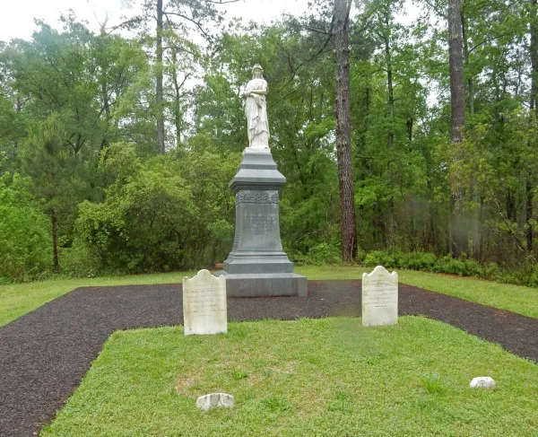 Womens monument at Moores Creek Bridge Battlefield